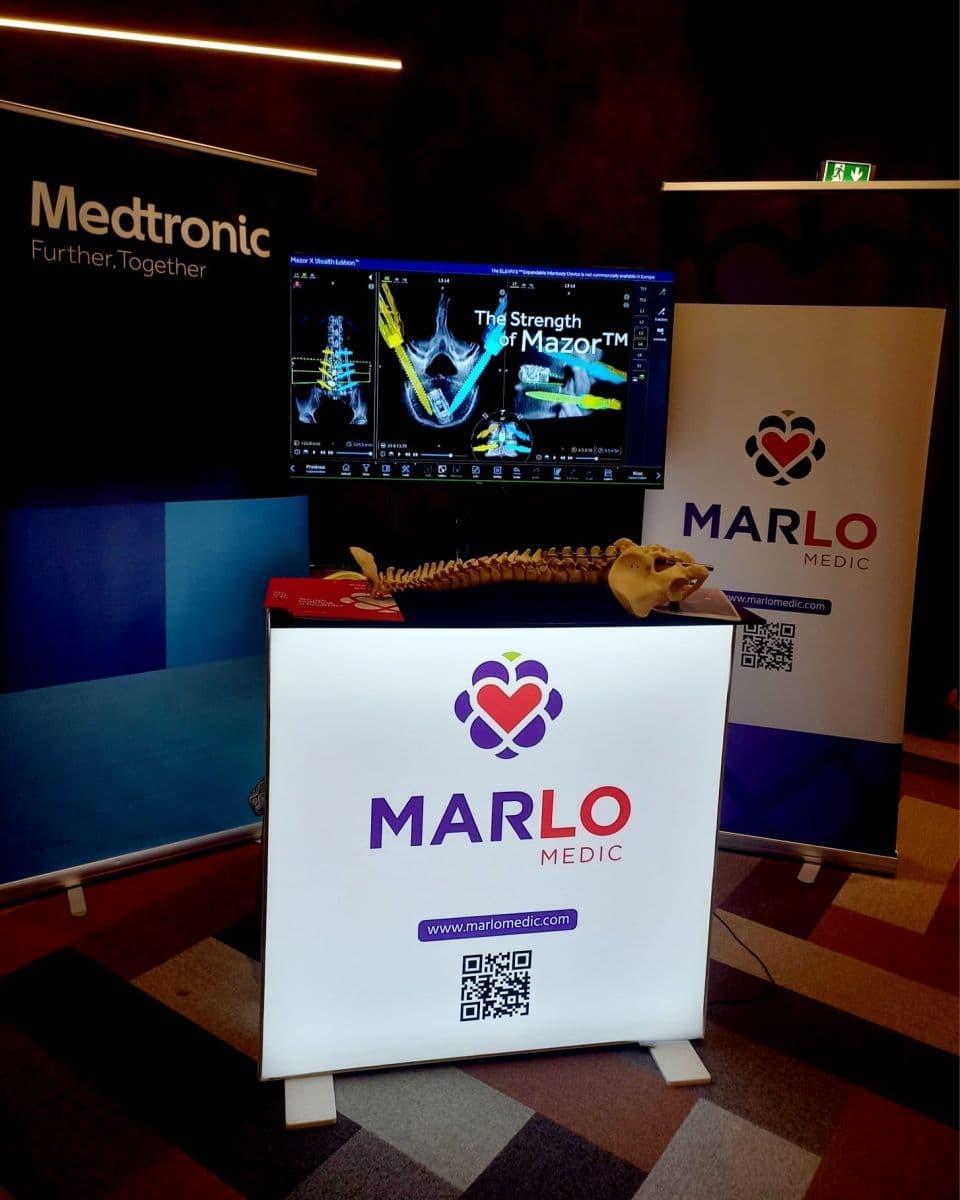 The Marlo Medic and Medtronic booth, with a Mazor X screen and a model of a spine